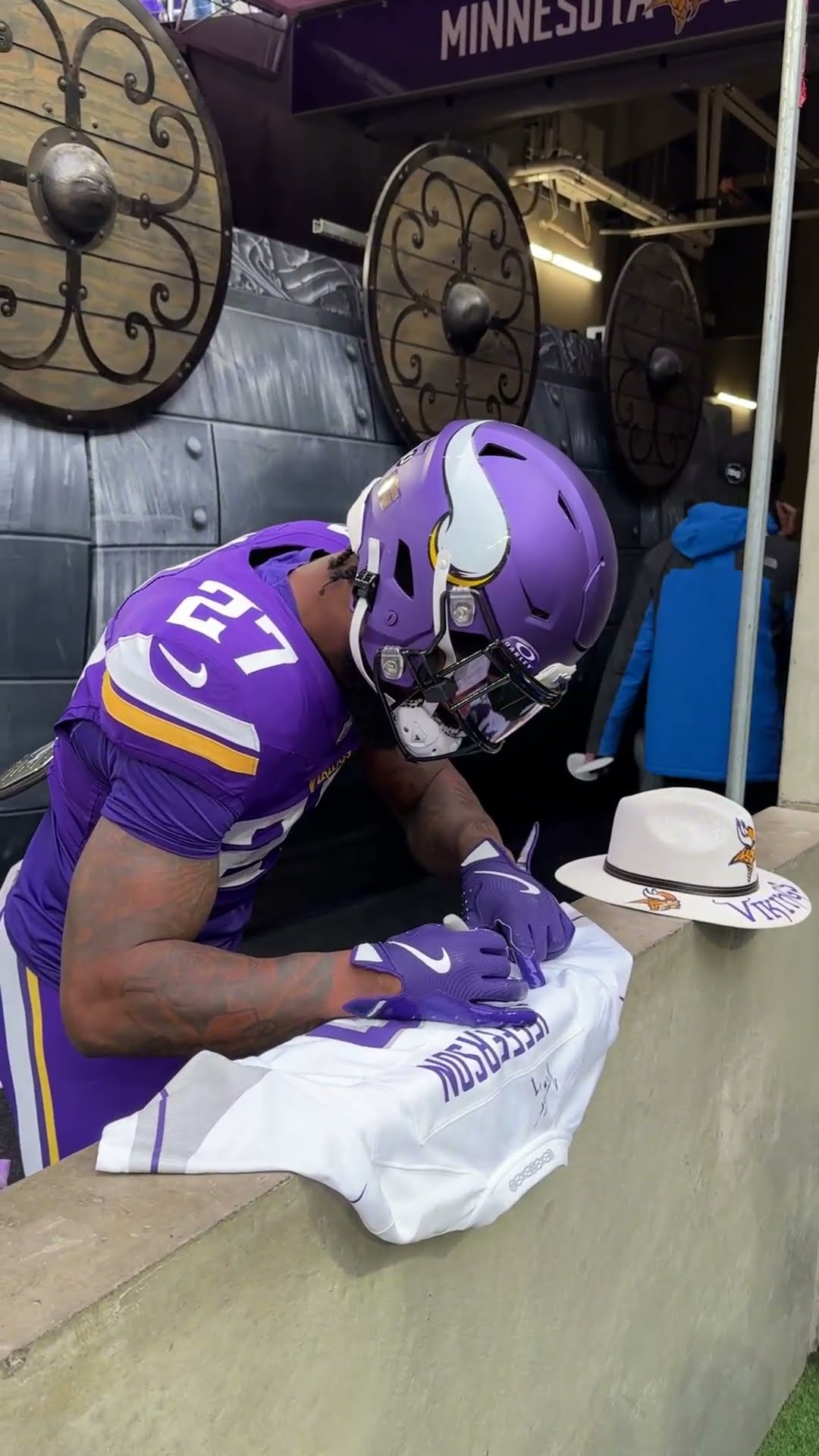 Pregame Autographs at U.S. Bank Stadium ?